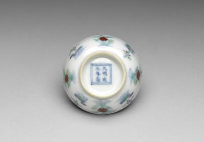 图片[2]-Saucer with wucai polychrome decoration, Ming dynasty, Chenghua reign (1465-1487)-China Archive